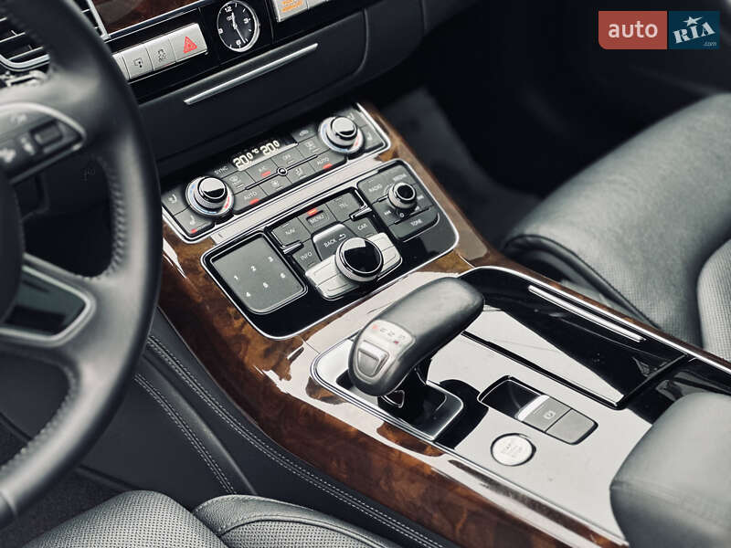 Седан Audi A8 2015 в Кременчуге