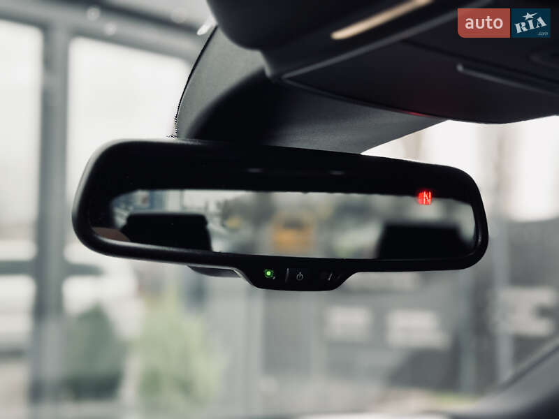 Седан Audi A8 2015 в Кременчуге