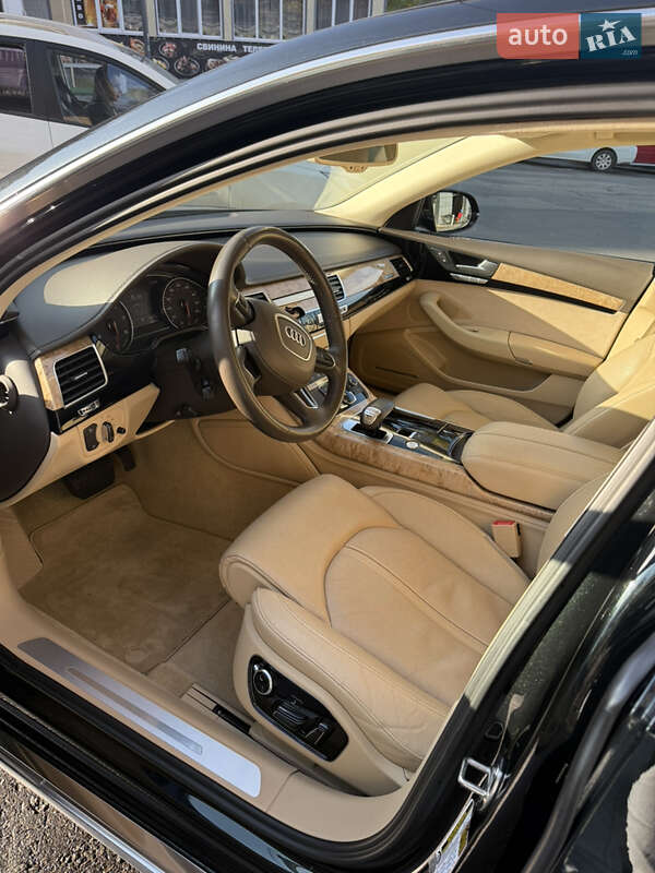 Седан Audi A8 2013 в Одесі