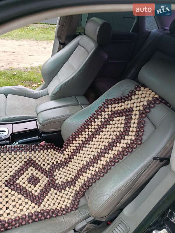 Седан Audi A8 1998 в Великих Мостах