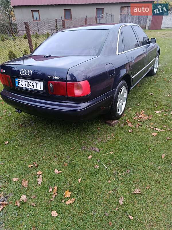 Седан Audi A8 1998 в Великих Мостах