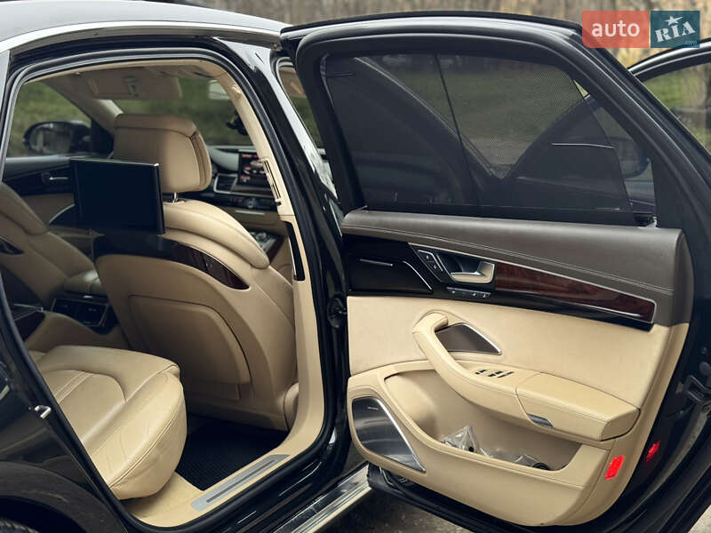 Седан Audi A8 2011 в Ивано-Франковске