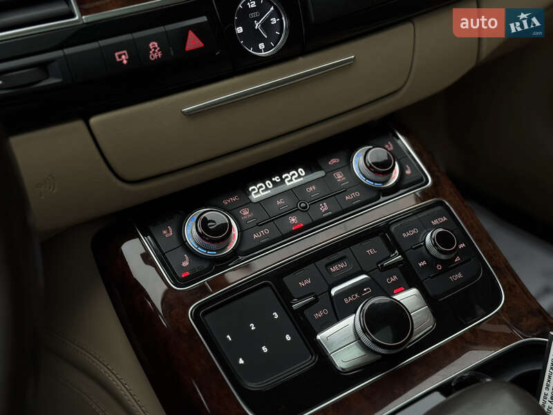 Седан Audi A8 2011 в Ивано-Франковске