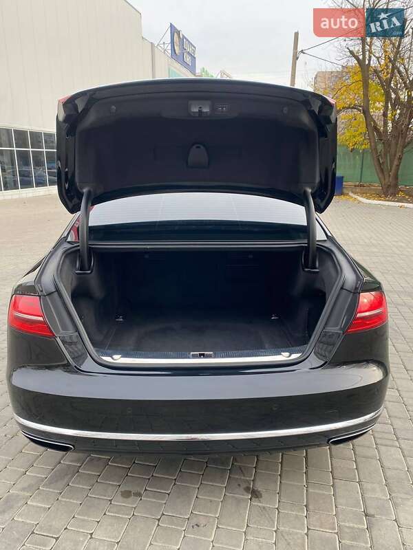 Седан Audi A8 2015 в Одесі