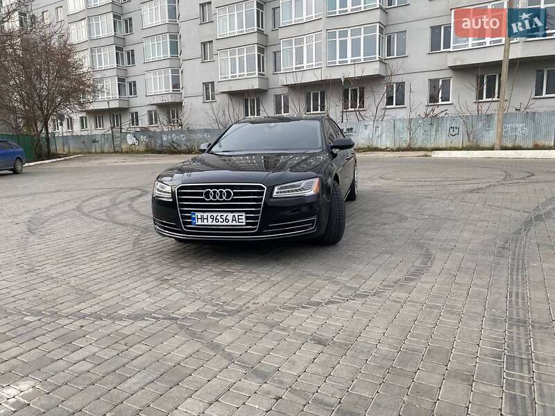 Седан Audi A8 2015 в Одесі