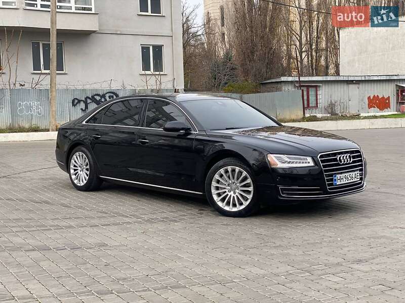 Седан Audi A8 2015 в Одесі