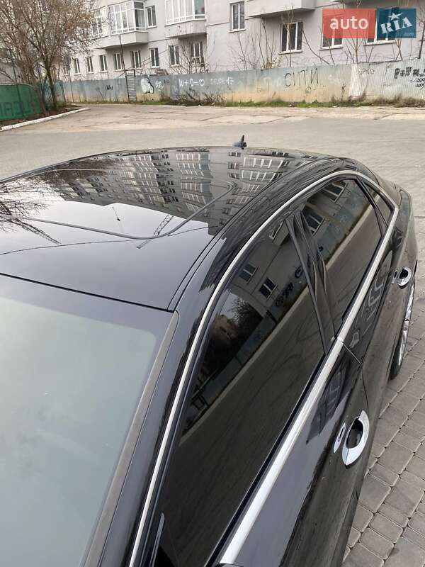 Седан Audi A8 2015 в Одесі