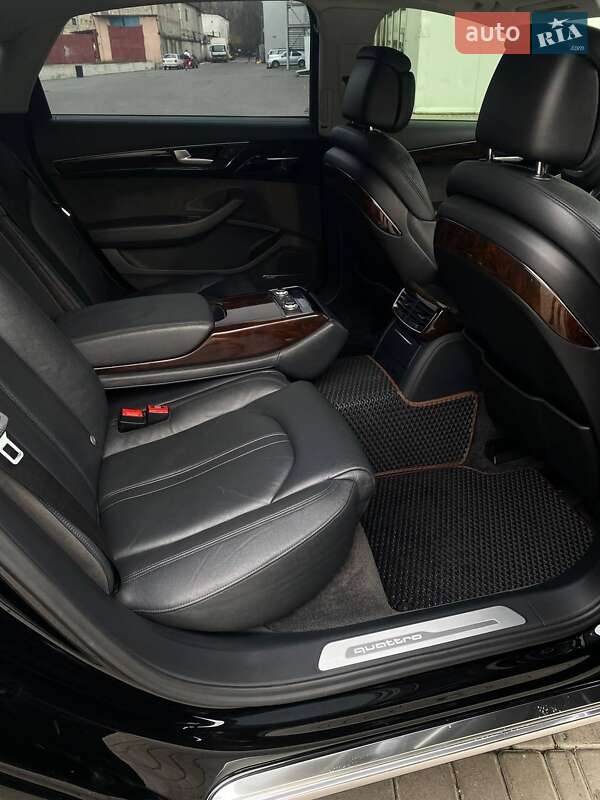 Седан Audi A8 2015 в Одесі