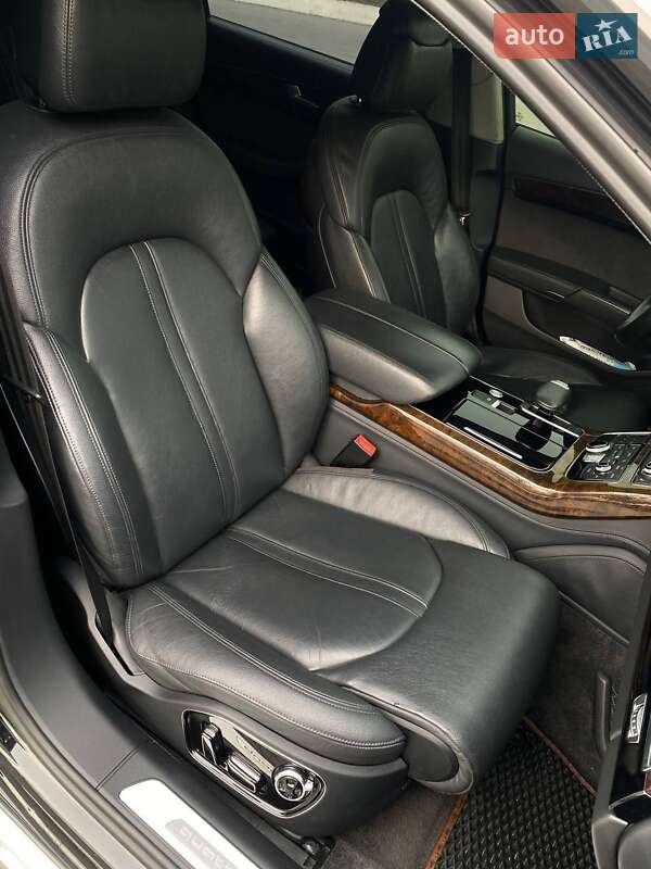 Седан Audi A8 2015 в Одесі