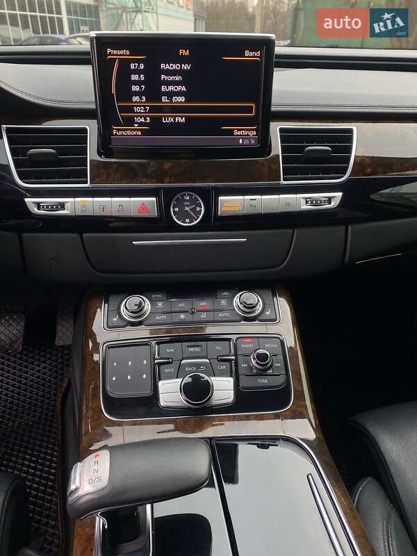 Седан Audi A8 2015 в Одесі