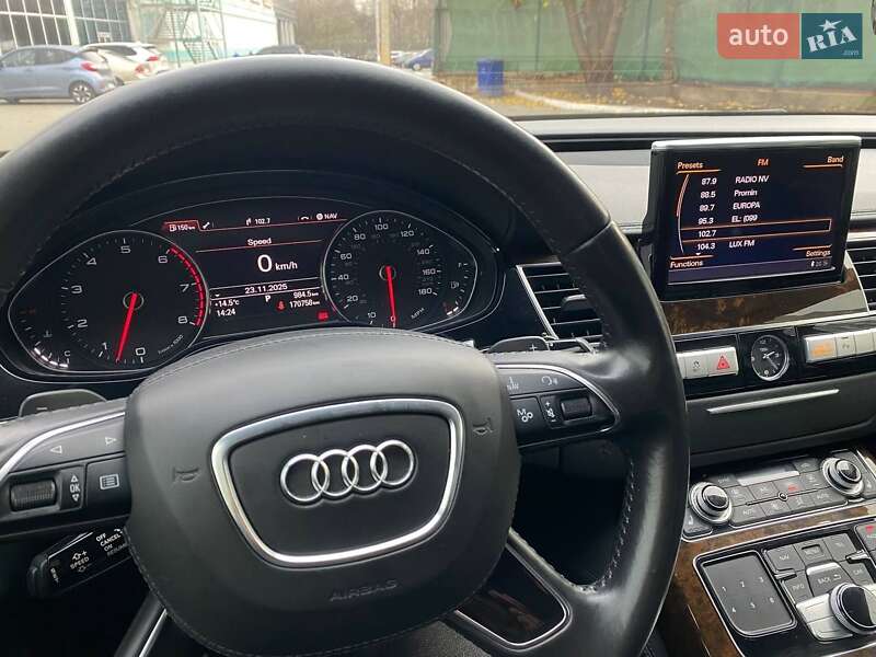 Седан Audi A8 2015 в Одесі