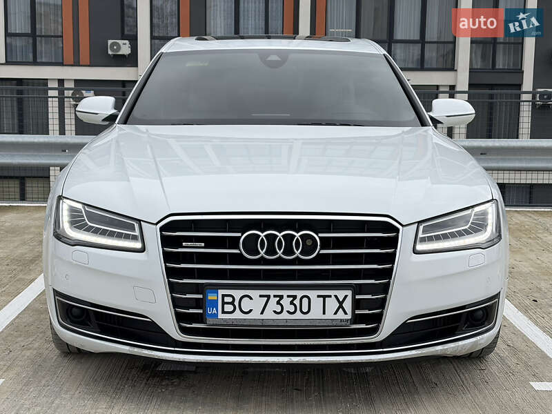 Седан Audi A8 2015 в Мукачево