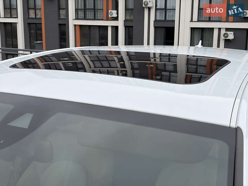 Седан Audi A8 2015 в Мукачево