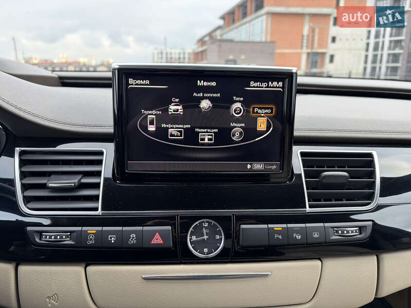Седан Audi A8 2015 в Мукачево