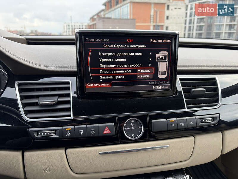 Седан Audi A8 2015 в Мукачево