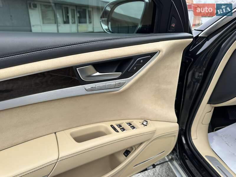 Седан Audi A8 2011 в Киеве