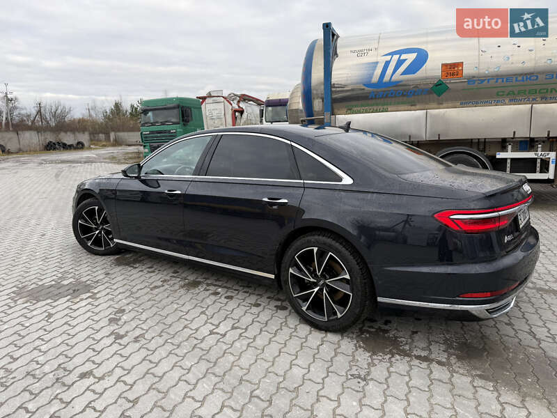 Седан Audi A8 2021 в Львові