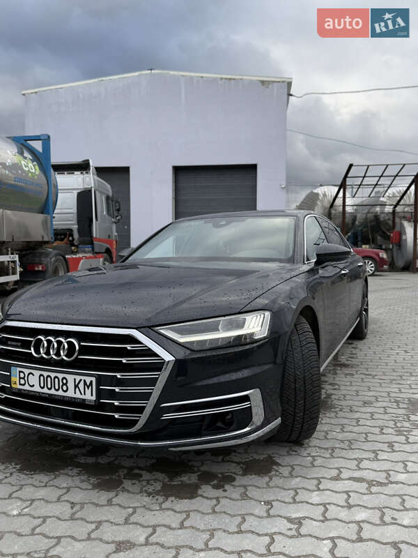 Седан Audi A8 2021 в Львові