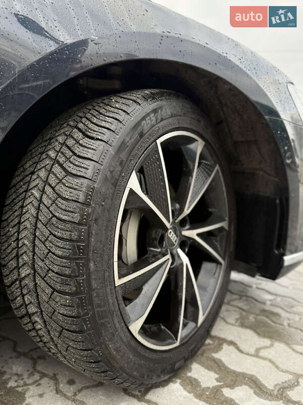 Седан Audi A8 2021 в Львові