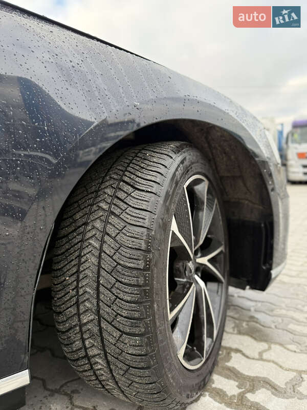 Седан Audi A8 2021 в Львові