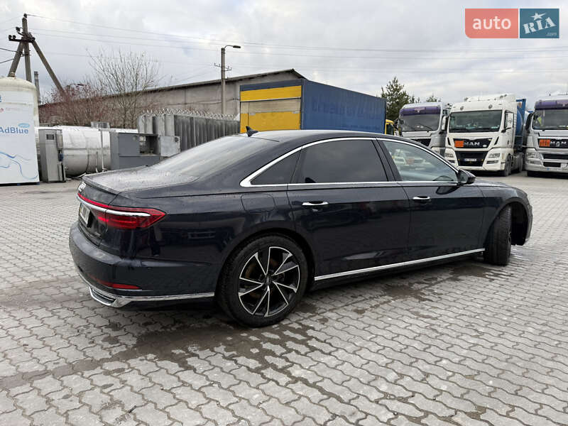 Седан Audi A8 2021 в Львові