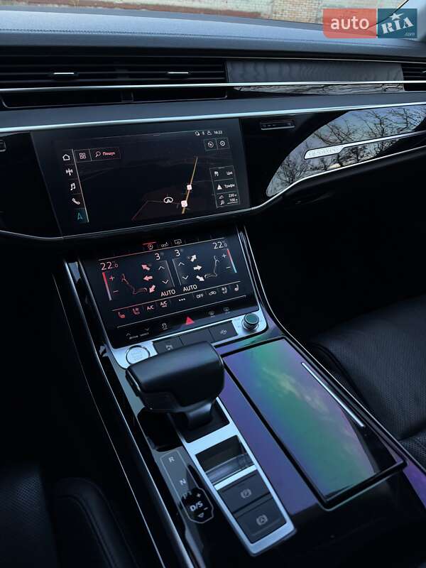Седан Audi A8 2018 в Рівному