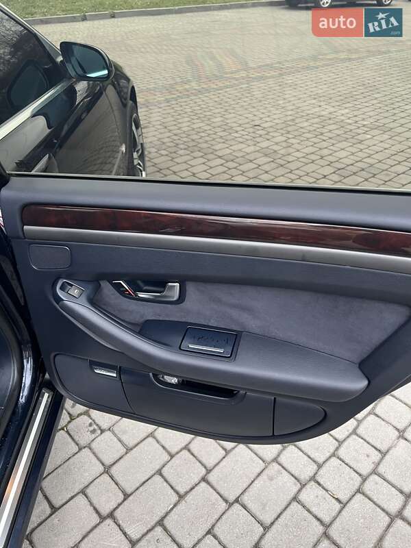 Седан Audi A8 2004 в Львові