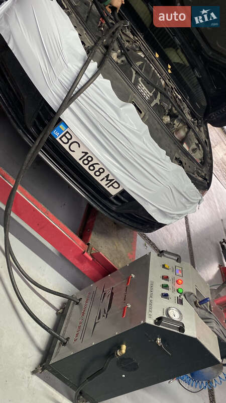 Седан Audi A8 2014 в Виноградові