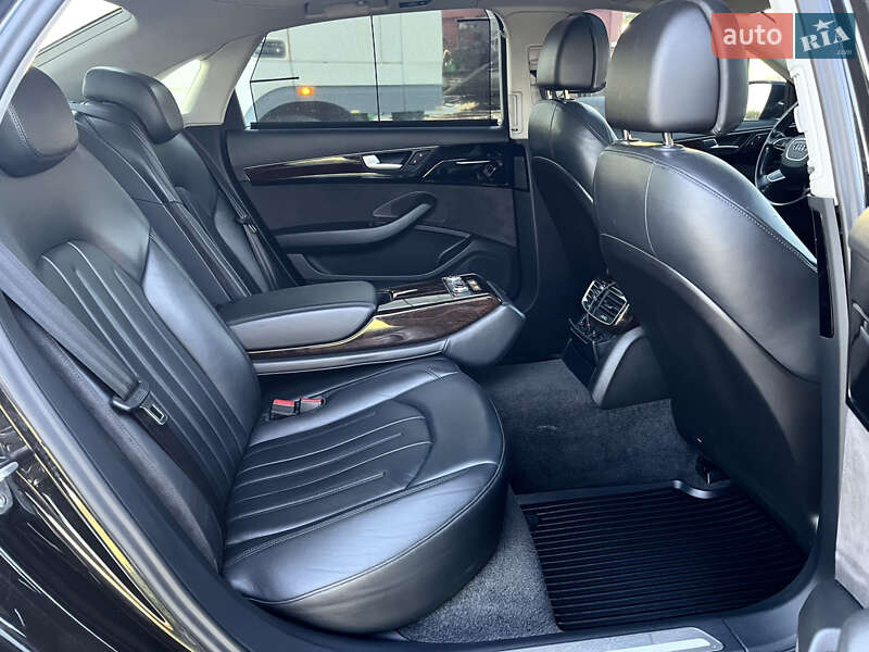 Седан Audi A8 2017 в Виннице
