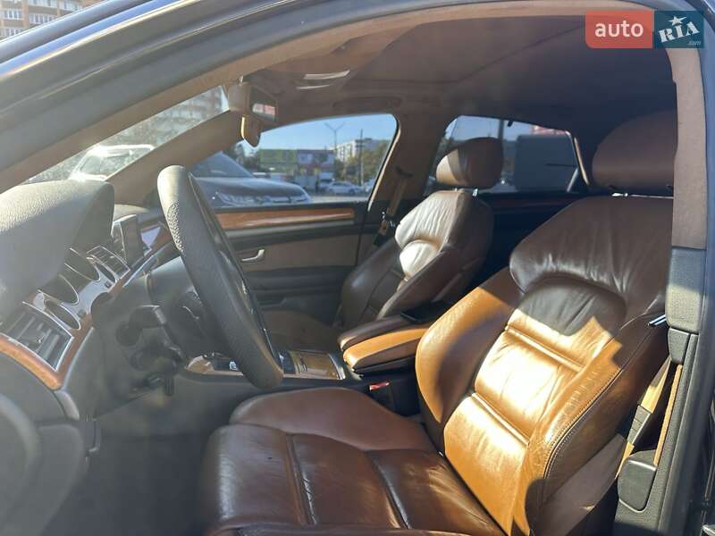 Седан Audi A8 2004 в Рокитному