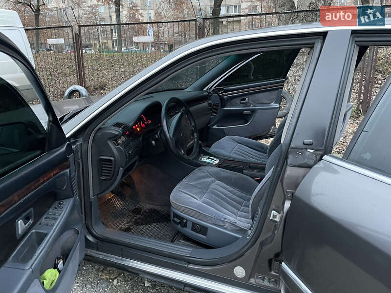 Седан Audi A8 1996 в Києві