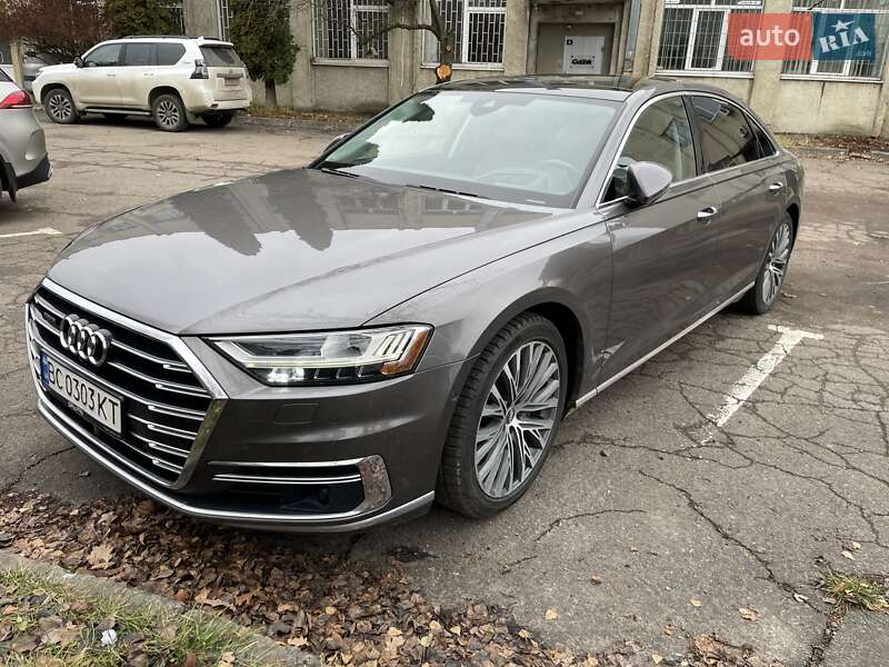 Седан Audi A8 2018 в Львові