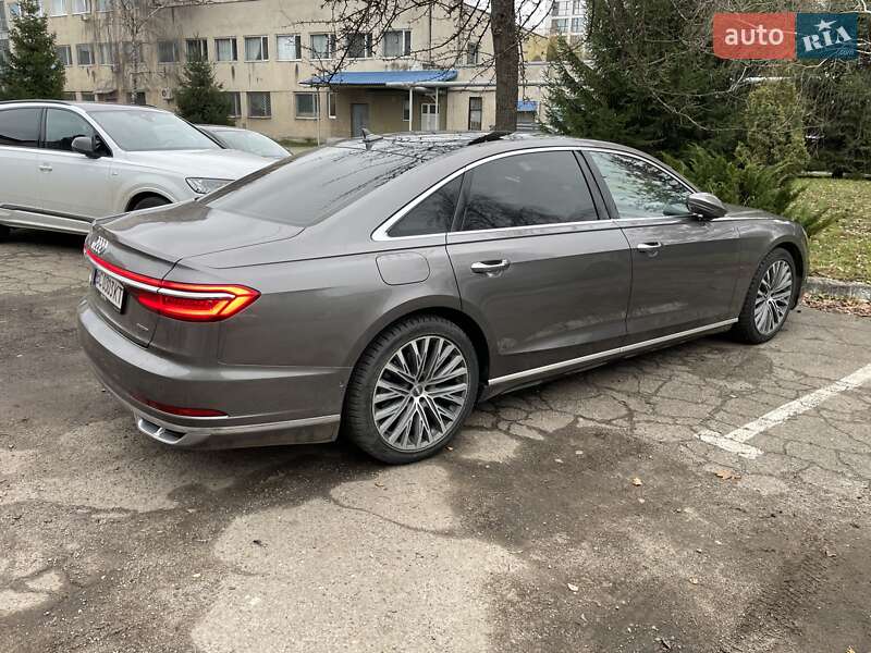Седан Audi A8 2018 в Львові