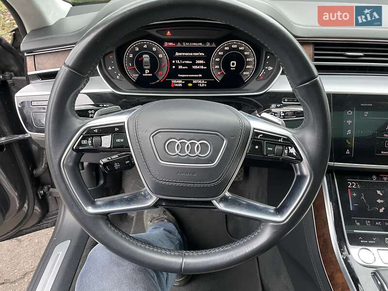 Седан Audi A8 2018 в Львові