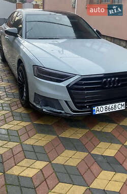 Седан Audi A8 2018 в Мукачево