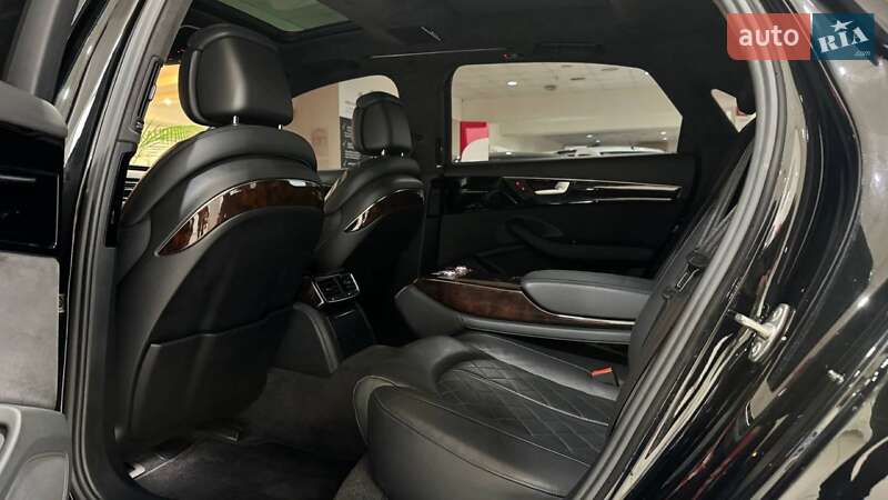 Седан Audi A8 2015 в Ужгороді