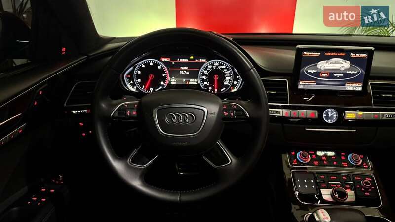 Седан Audi A8 2015 в Ужгороді