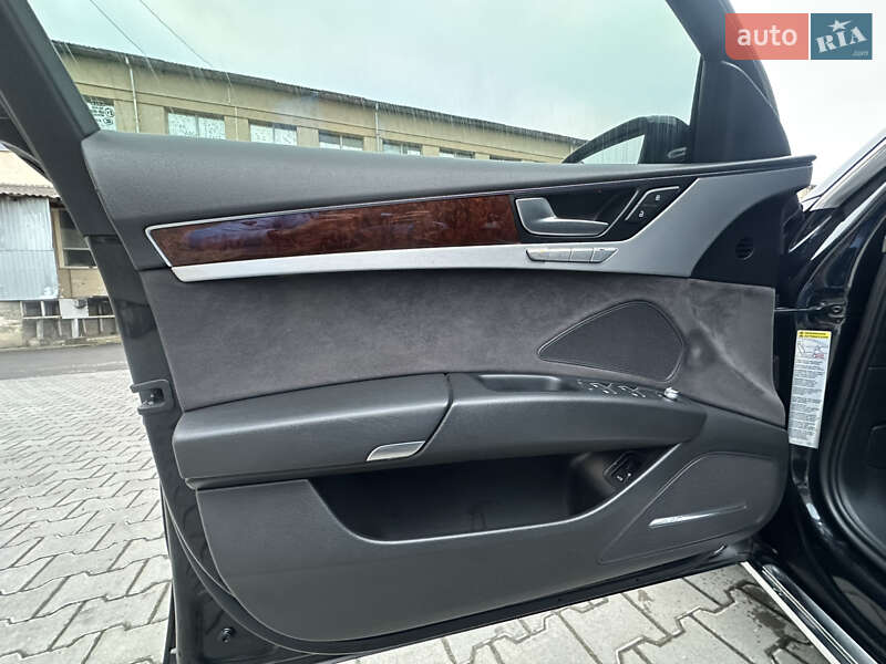 Седан Audi A8 2012 в Ивано-Франковске