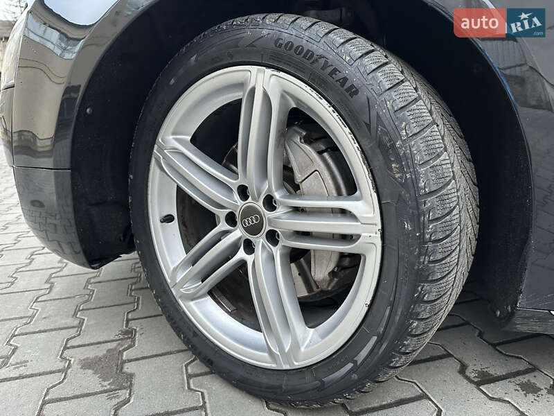 Седан Audi A8 2012 в Ивано-Франковске