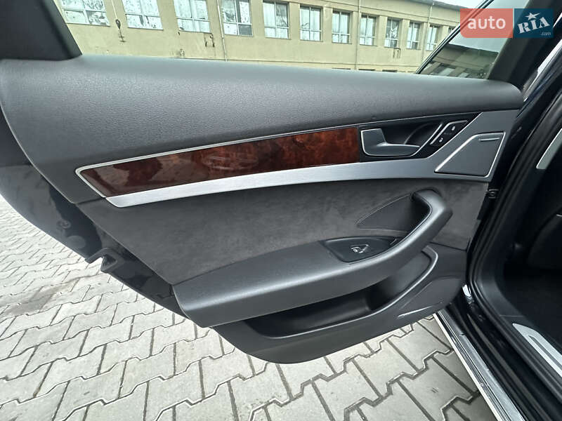 Седан Audi A8 2012 в Ивано-Франковске