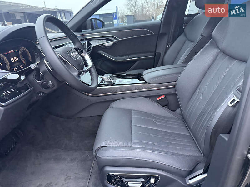 Седан Audi A8 2024 в Ровно