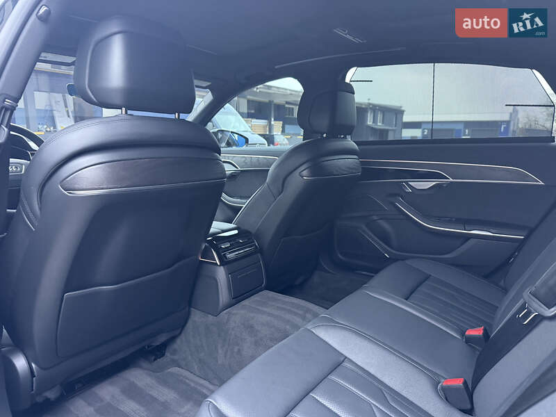 Седан Audi A8 2024 в Ровно