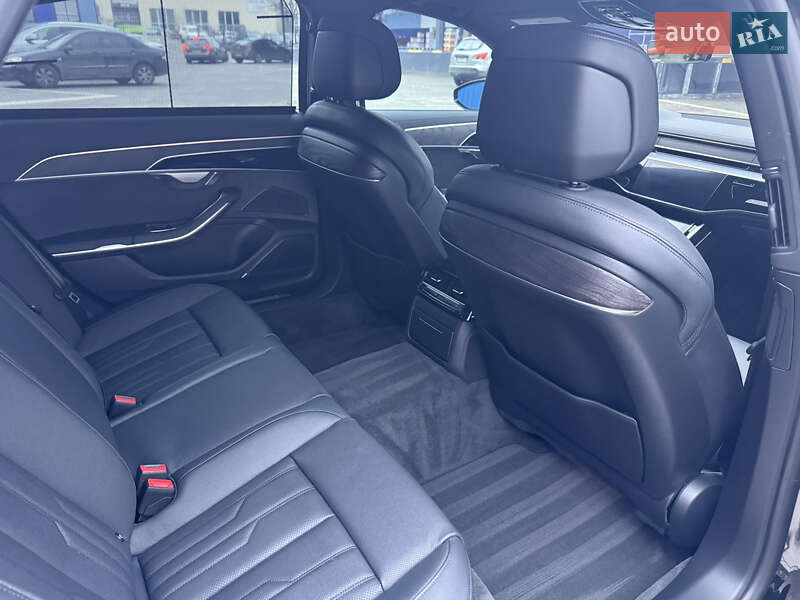 Седан Audi A8 2024 в Ровно