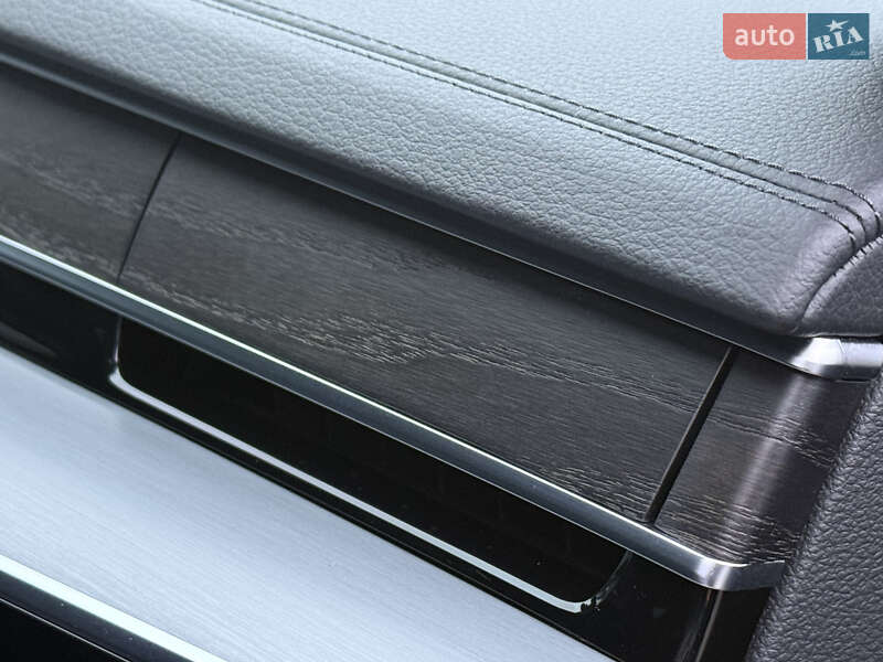 Седан Audi A8 2024 в Ровно