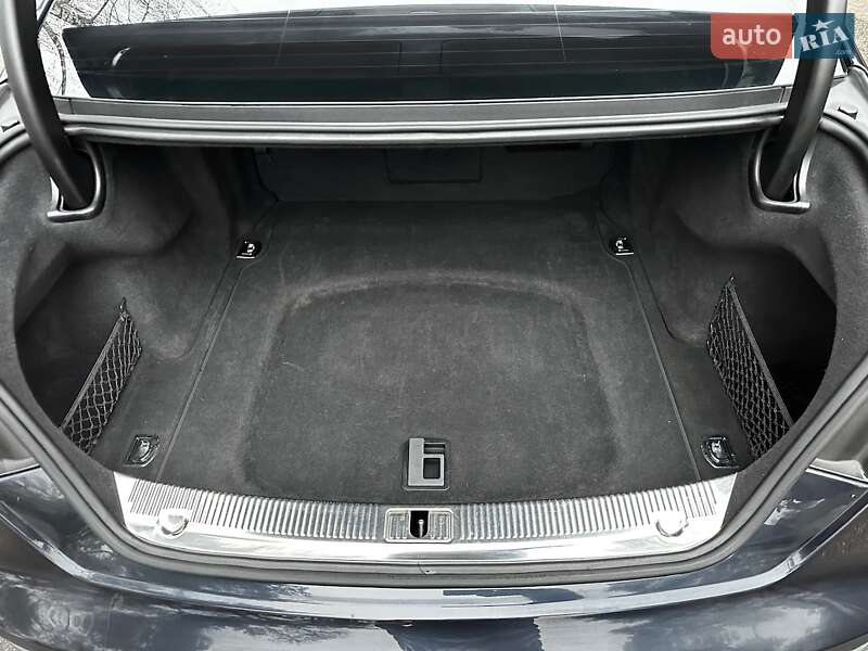 Седан Audi A8 2014 в Киеве