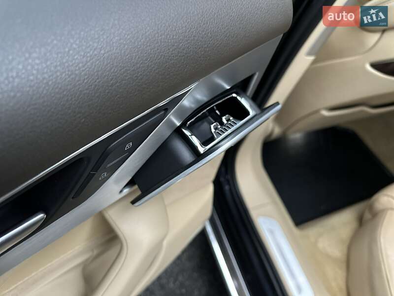 Седан Audi A8 2014 в Киеве