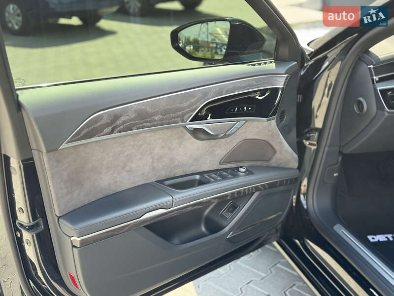 Седан Audi A8 2021 в Ивано-Франковске