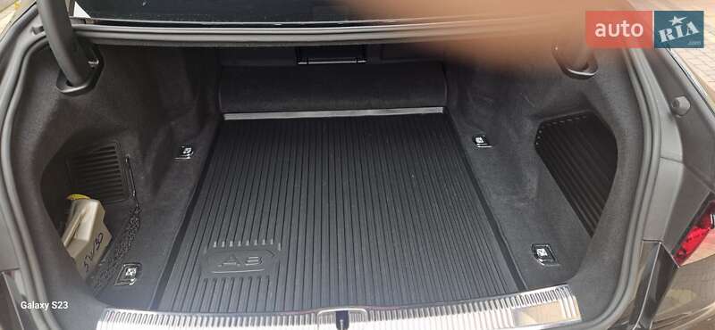 Седан Audi A8 2020 в Тернополе