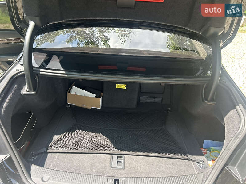 Седан Audi A8 2013 в Сокирянах