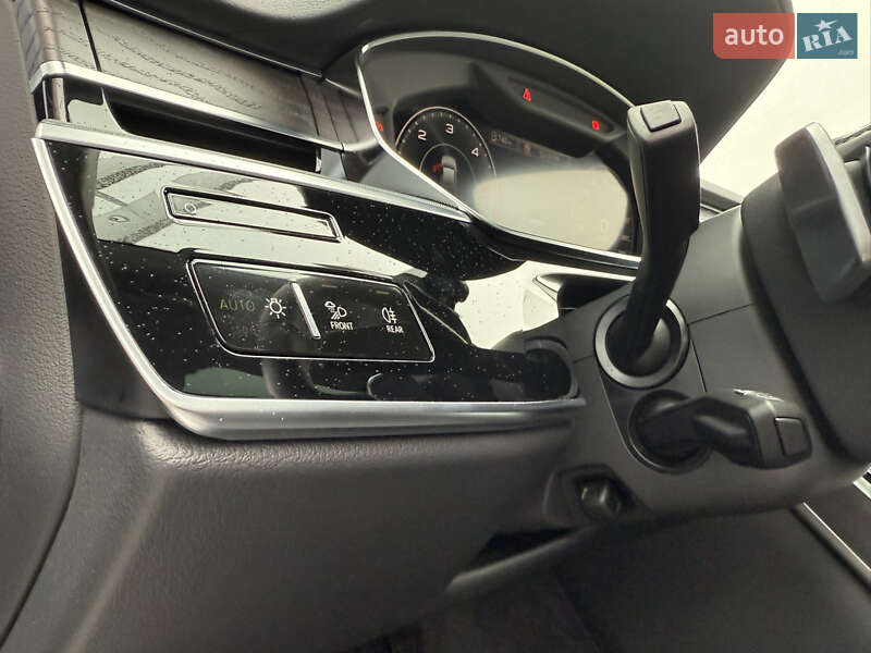 Седан Audi A8 2024 в Хмельницком